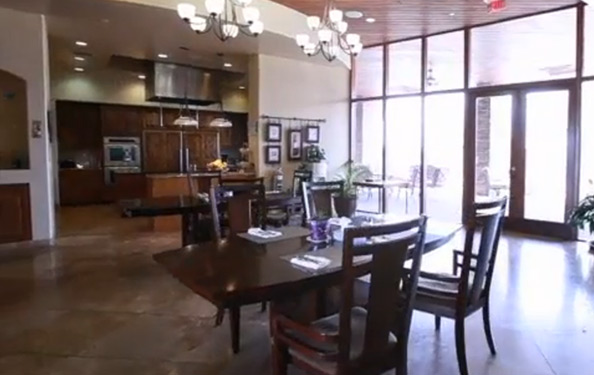 Via Elegante's state-of-the-art nursing homes in Tucson AZ features beautiful kitchen and cozy breakfast bar.